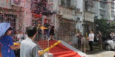 珠海這棟老舊居民樓的加裝電梯投入使用